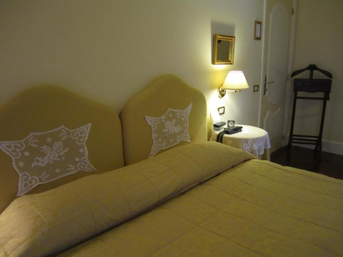 Hotel Villa Castellani Mogliano Habitación foto
